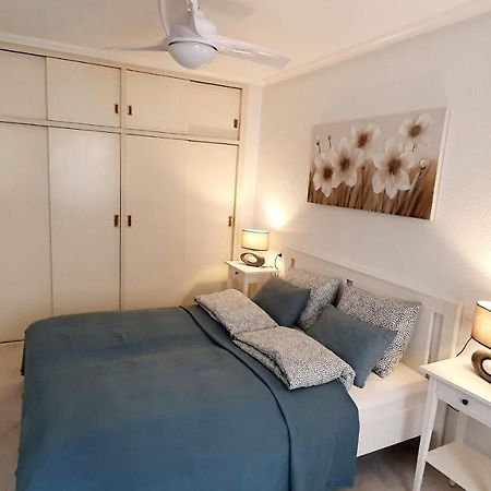 Apartments On The Beach In Торевиеха Екстериор снимка