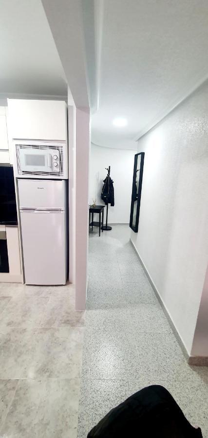 Apartments On The Beach In Торевиеха Екстериор снимка